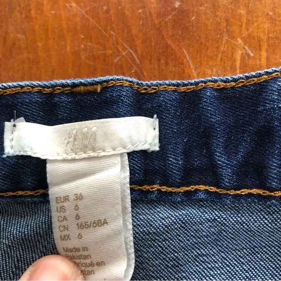 H&M Blue Jean Shorts High-Waisted Distressed size 6, preloved but lots of life - Picture 5 of 7